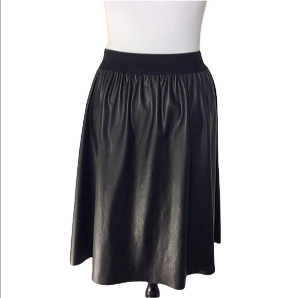 CALVIN KLEIN VEGAN LEATHER A-LINE PLEATED SKIRT SM - Picture 4 of 8